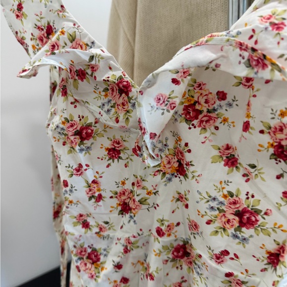 NWT Hello Molly Cream Floral Ruffle Dress size medium - Picture 2 of 5